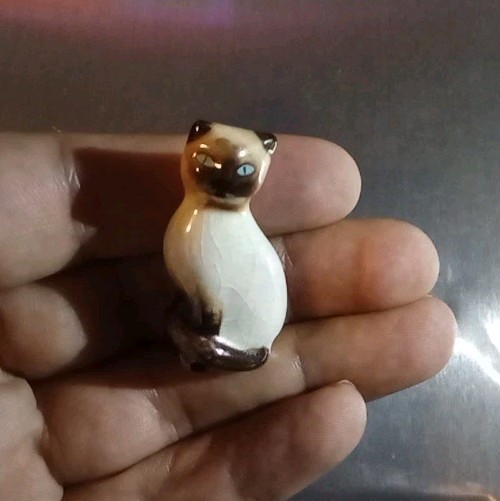 Vintage Avon Ceramic Siamese Cat Pin