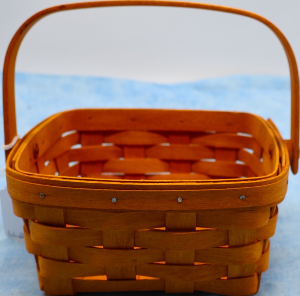 Longaberger 1995 Medium Berry Basket Square Swing Handle 7.5