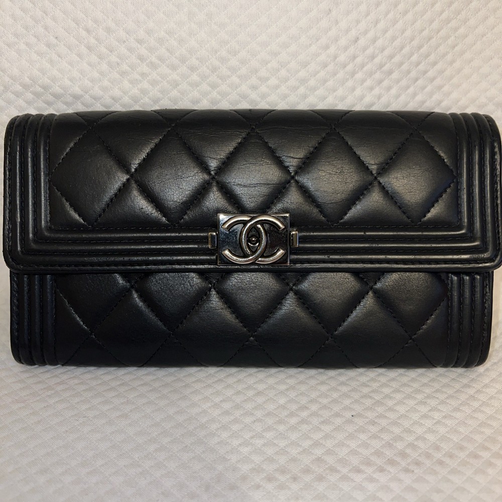 CHANEL Lambskin Snappy Wallet