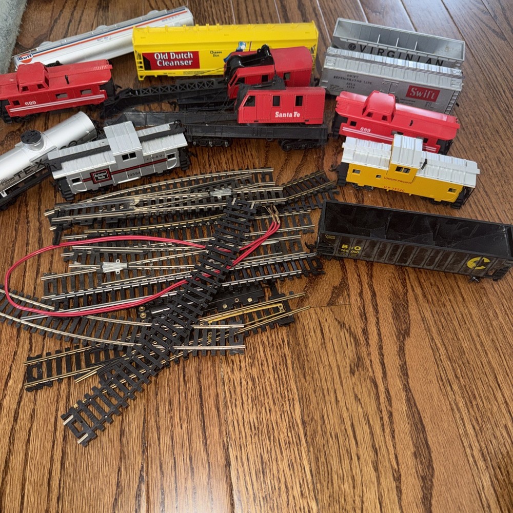 Tyco Ho- Scale Vintage Railroad Cars Lot of 12 Collectible Train Cars Track