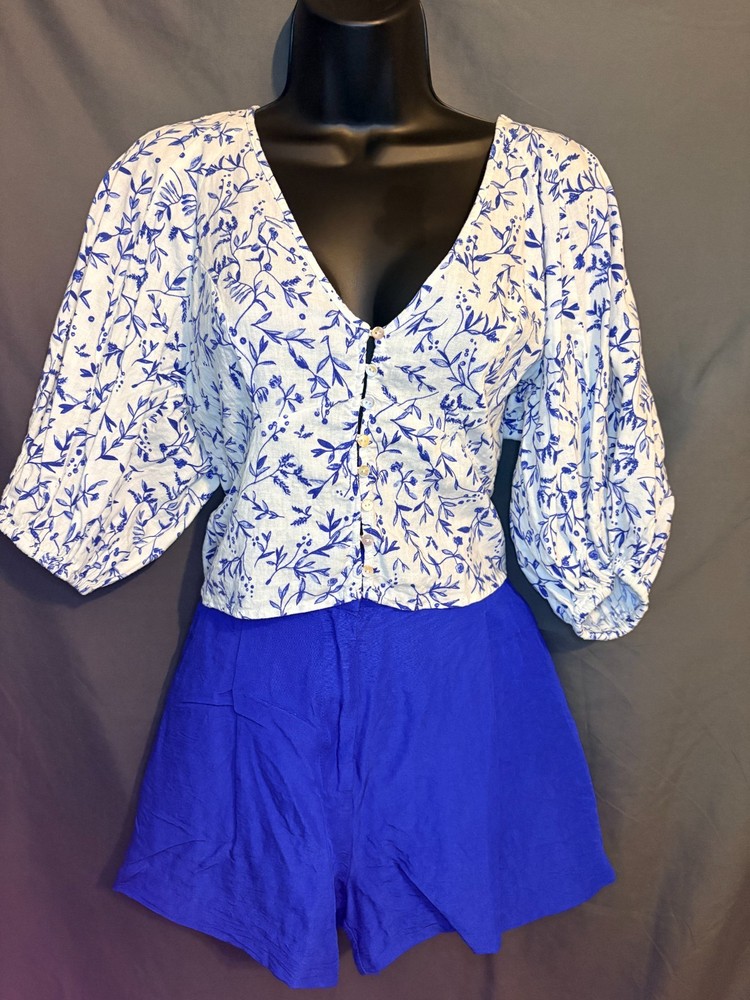 Women's Clothing H&M Linen Blend Blue and White Floral top w/ Balloon Sleeves