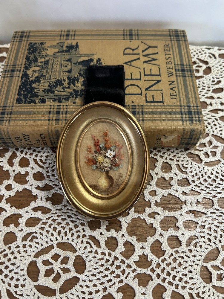 VTG 3D Shell Flower Shadow Box Gold Tone Oval Wall Plaque Miniature Floral Art