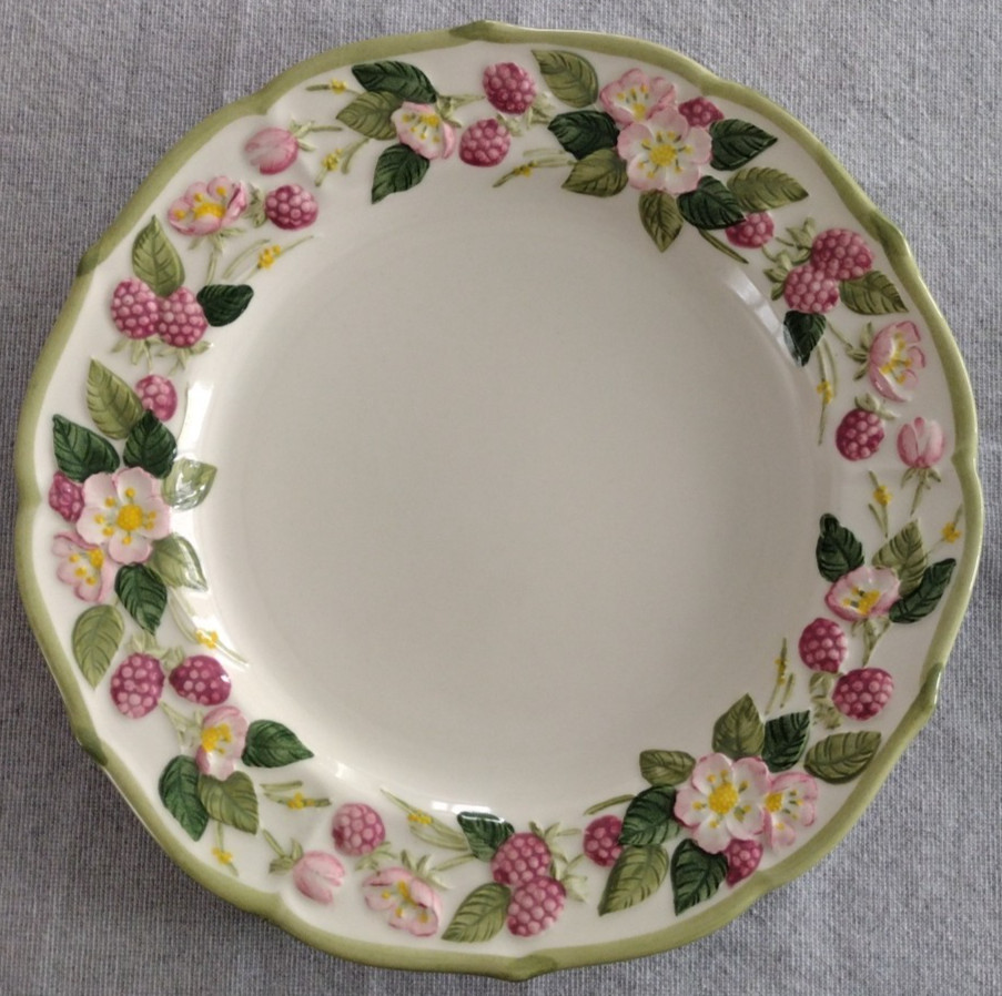 Metlox Poppytrail Sculptured Berry 875  Dinner Plate 10 7/8
