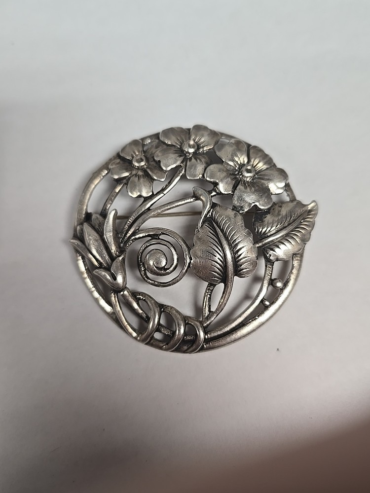 Signed Danecraft (Reg US Patent Off.) Sterling Flower Brooch