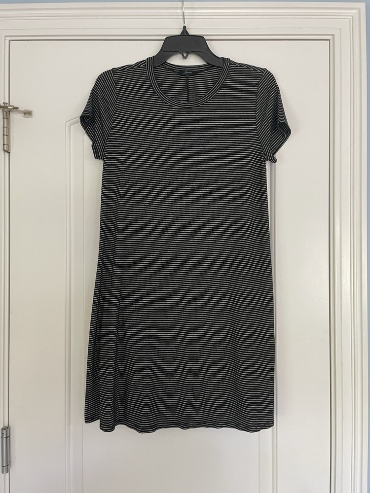 Soprano Brand Dress. Women’s Sz M. Black & White Stripe. Soft And Comfy! Pockets