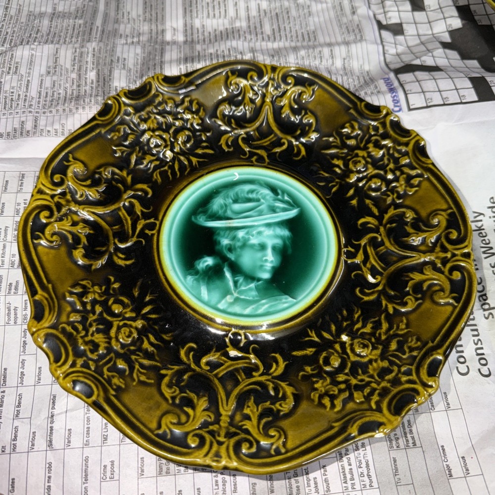Vtg Majolica plate SCHRAMBERG VILLEROY & BOCH MAJOLICA Woman Hat  GERMANY