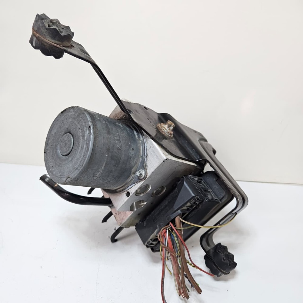 2014-2015 BMW X5 F15 and X6 F16 ABS Pump Control Module 6864790 USED