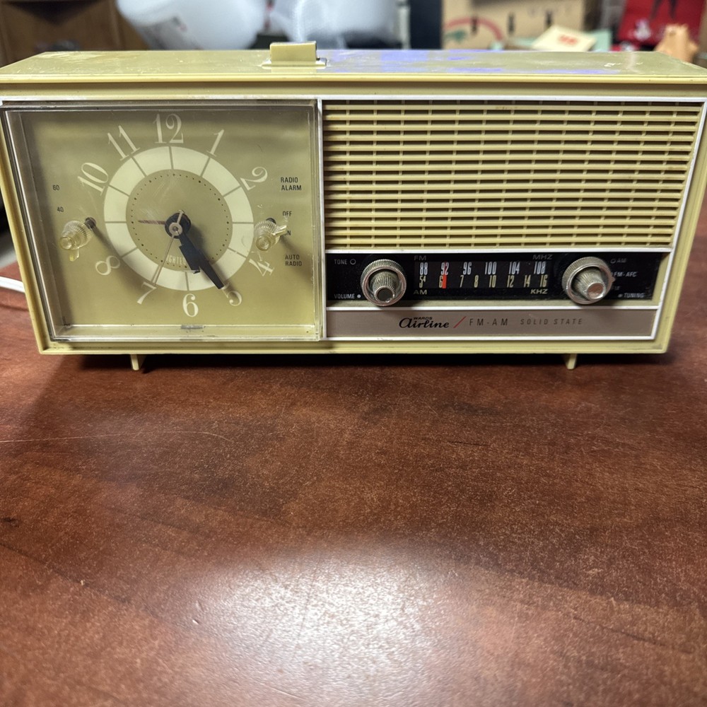 Vintage Montgomery Ward's Airline 1950's AM/FM Clock Radio Solid State Works!
