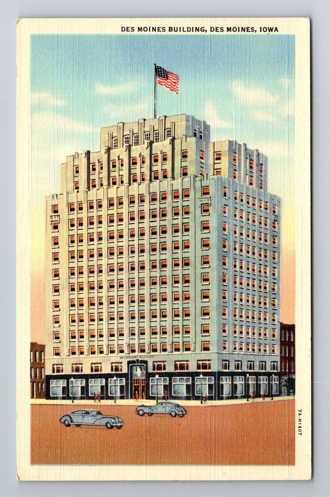 Des Moines IA-Iowa, Des Moines Building, Antique, Vintage Souvenir Postcard