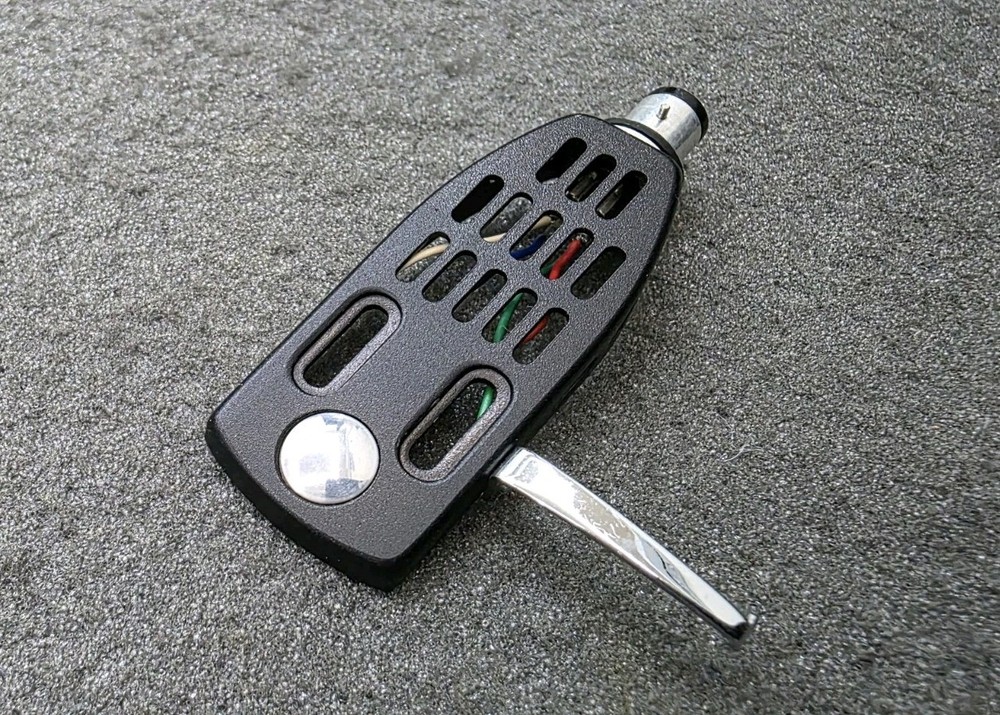 Original Pioneer PP-303 headshell. 7.3 gr