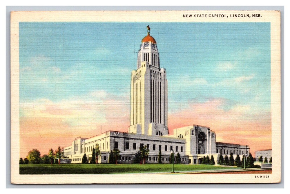 Lincoln NE Nebraska New State Capitol Linen Postcard Posted Free by Soldier 1943