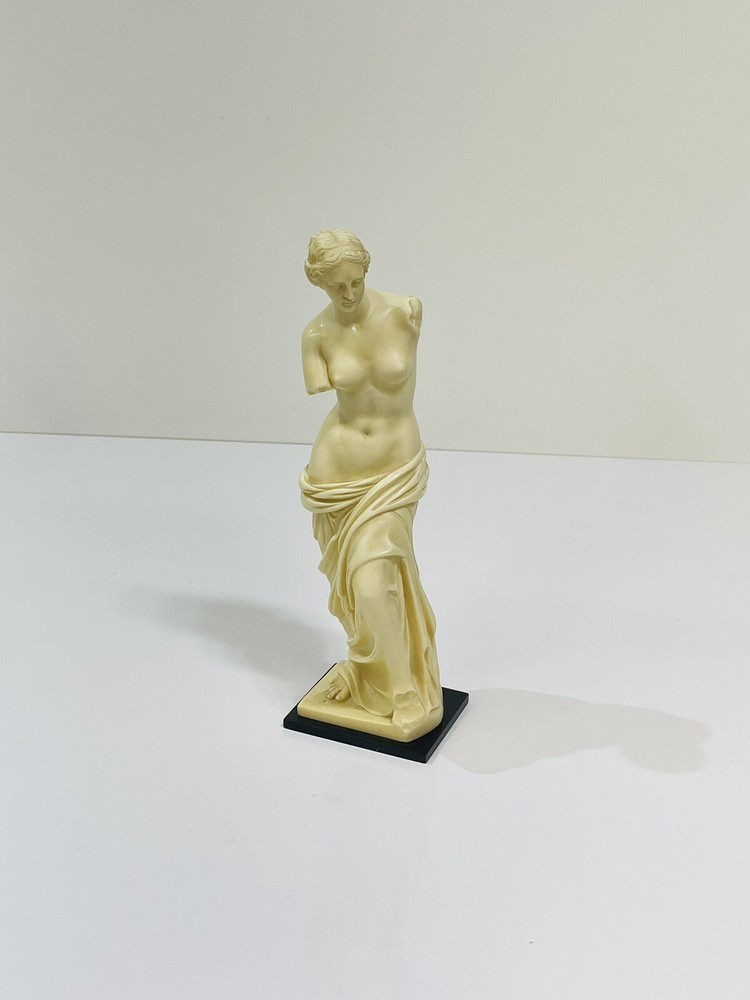 Vintage A. Giannelli Venus Sculpture 10.5 Inch Italian Classic Figure
