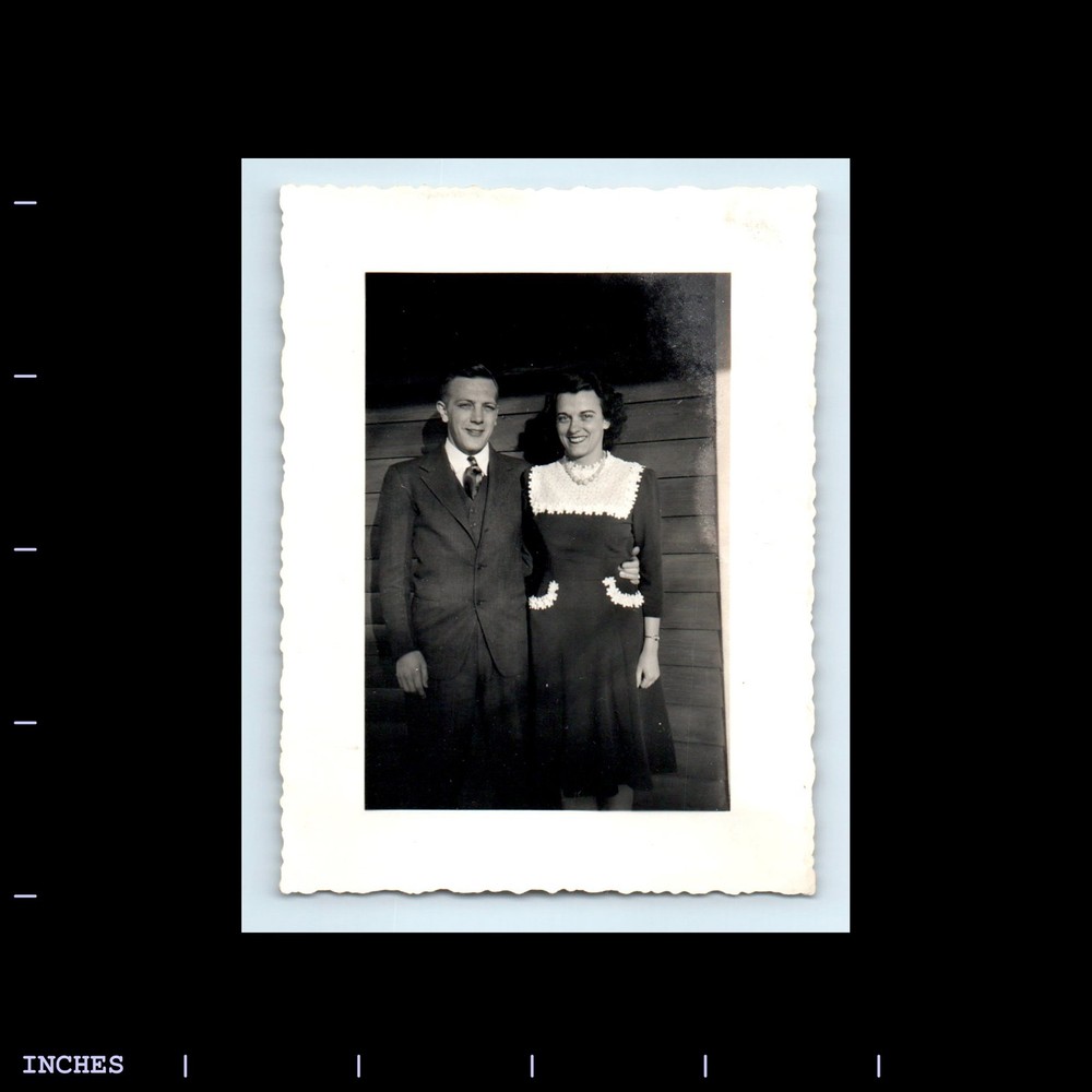 Old Vintage Photo AFFECTIONATE MAN WOMAN COUPLE OUTSIDE HOUSE