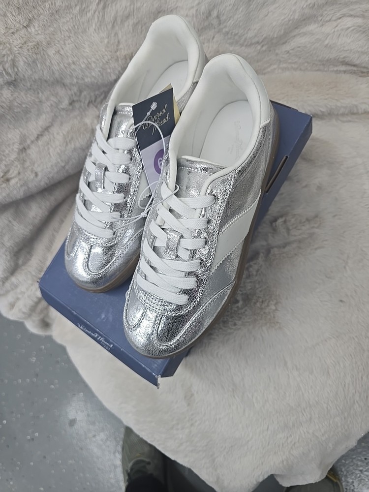 Women's Spencer Fashion Sneakers Silver - Universal Thread  Size 6.5