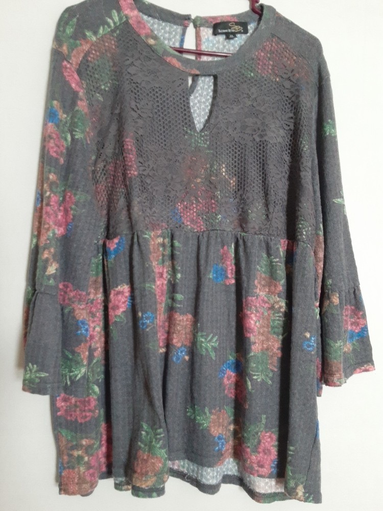 Suzanne Betro Bell Sleeves. Womens Top Size 2x.