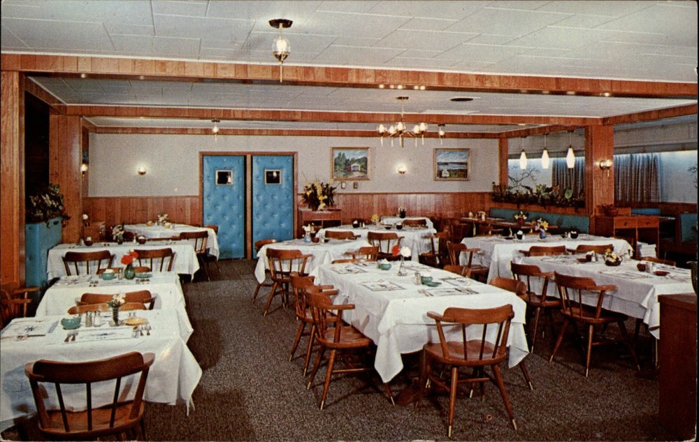 Dining Room Willows Lodge Lancaster Pennsylvania ~ 1950s-60s vintage postcard