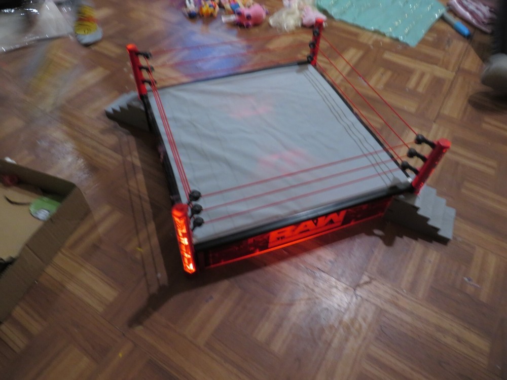 WWE Raw Main Event Elite Wrestling Ring Working Lights Mattel 20” X 20” 2017