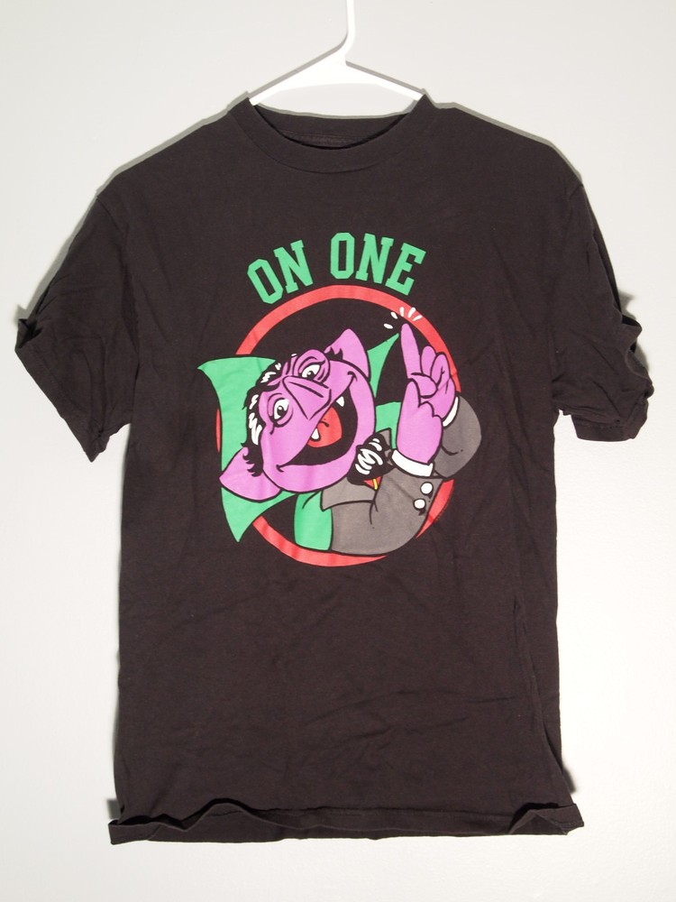 Welovefine Sesame Street Count von Count Graphic T Shirt Black Men's Size Medium