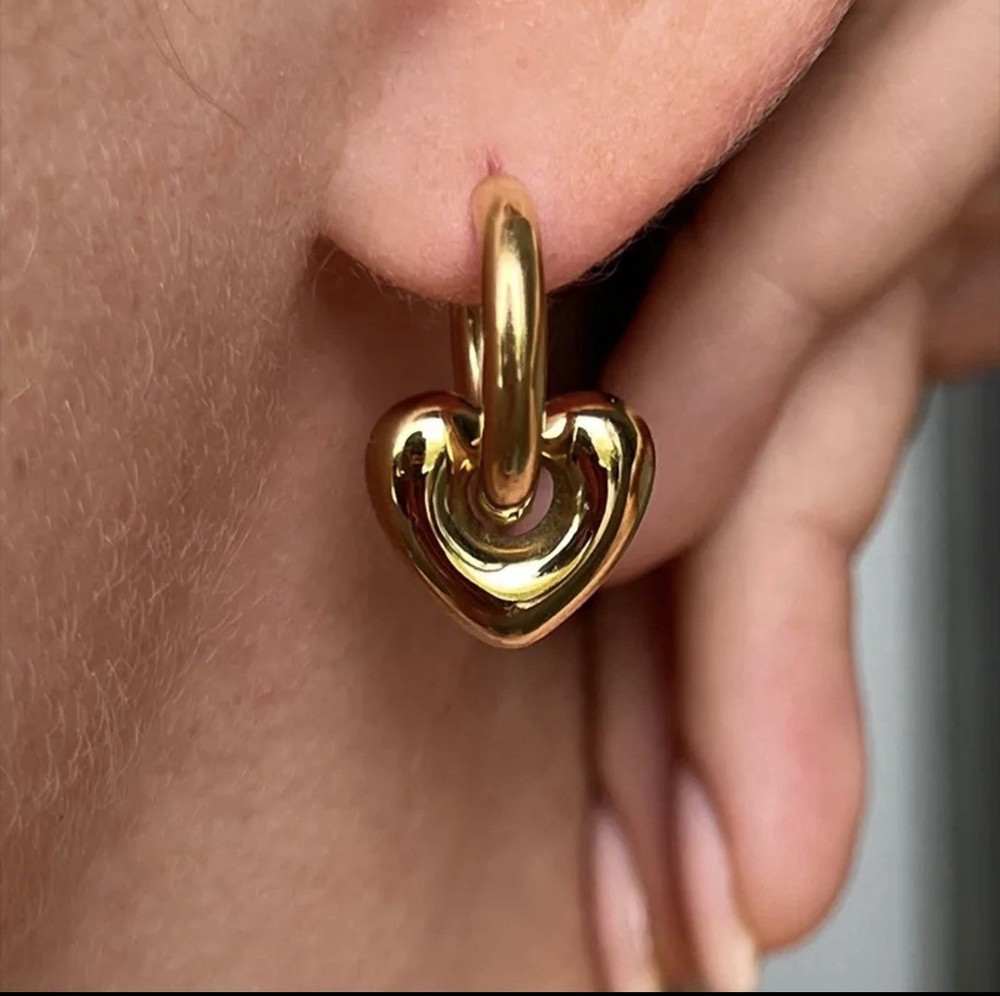18k Gold Plated Heart Shaped Stainless Steel Hoop Earrings Classic Style