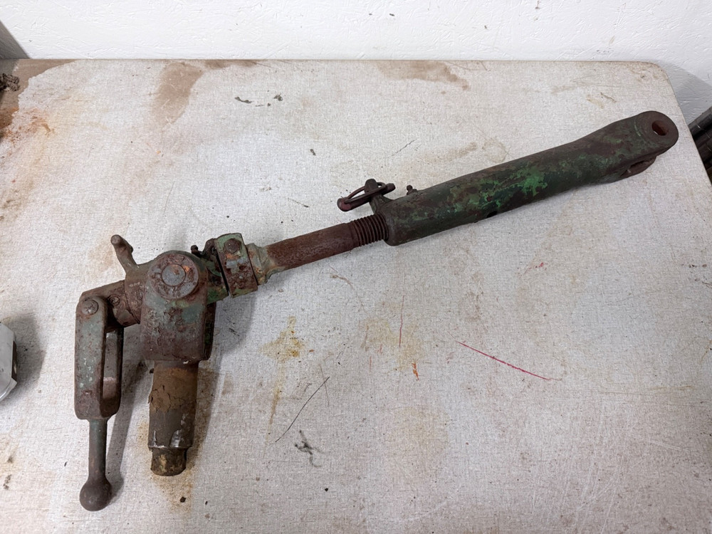 F2670R  John Deere 720 730 Hitch 3 Point Lift Link Assembly