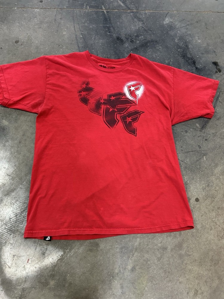 Y2K Famous Stars and Straps “Size L” T,shirt