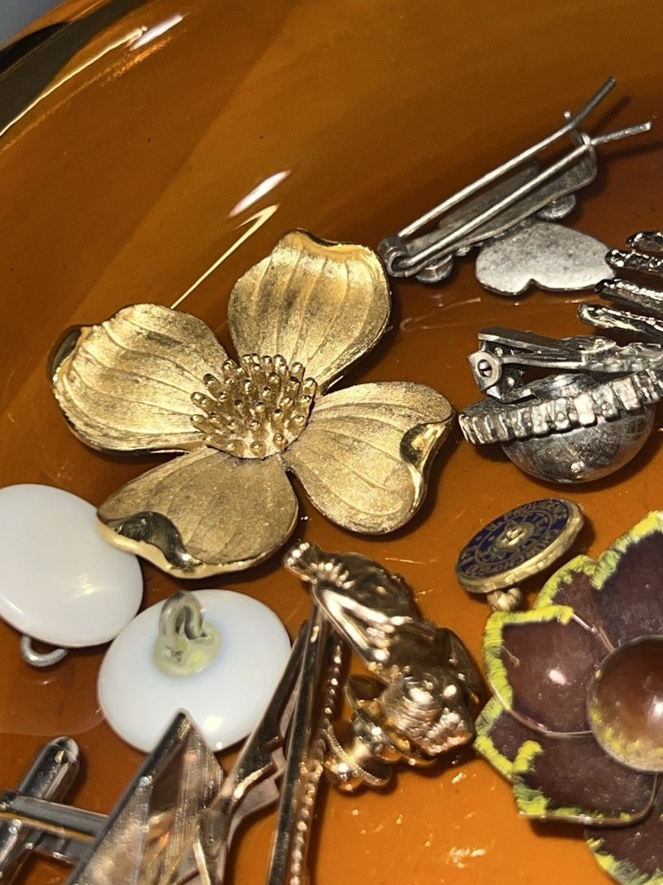 Signed Crown Trifari Dogwood Flower Brooch - Vintage Brushed Gold Tone Pin