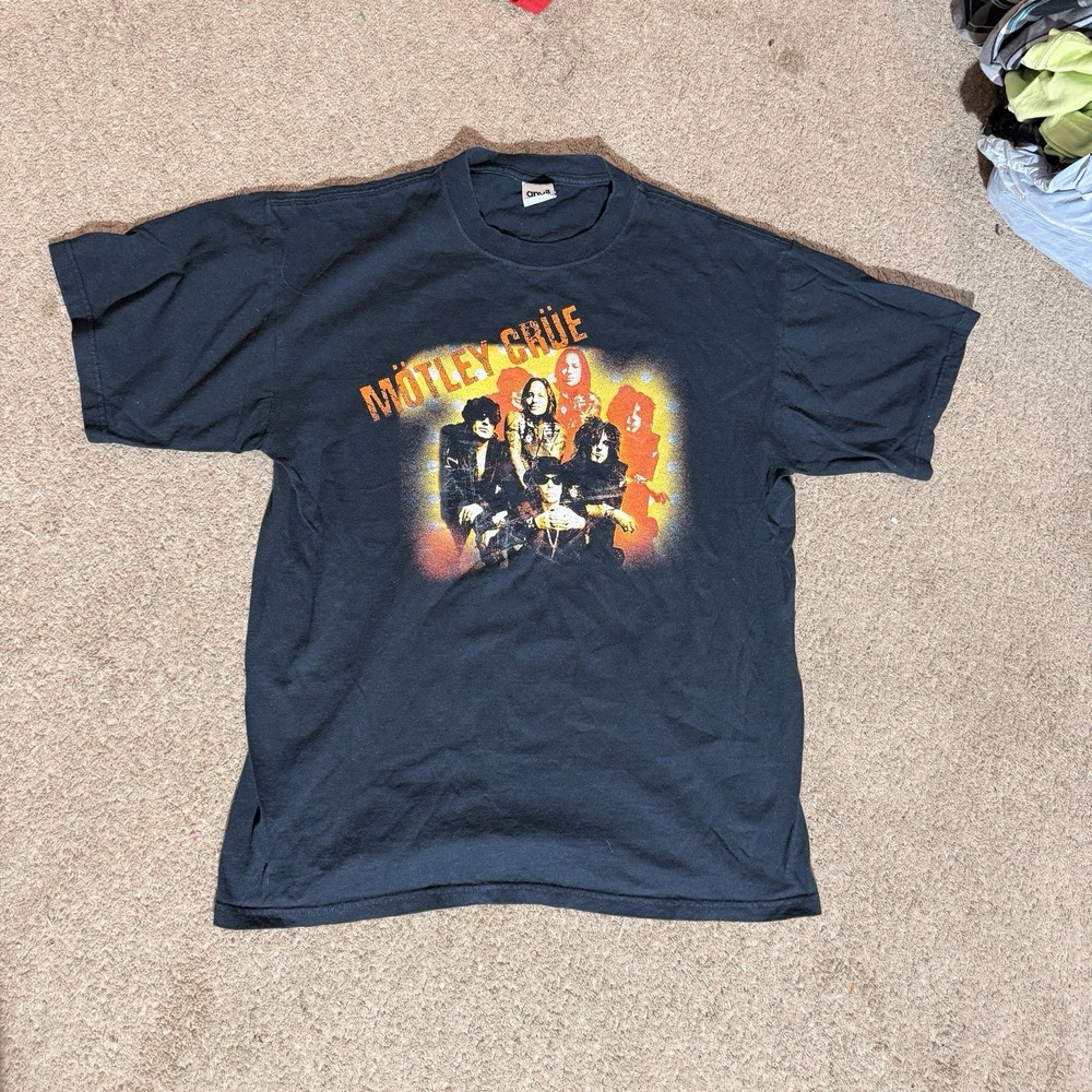 Mötley Crüe black band tee Size L beautiful graphic with blue anvil size large