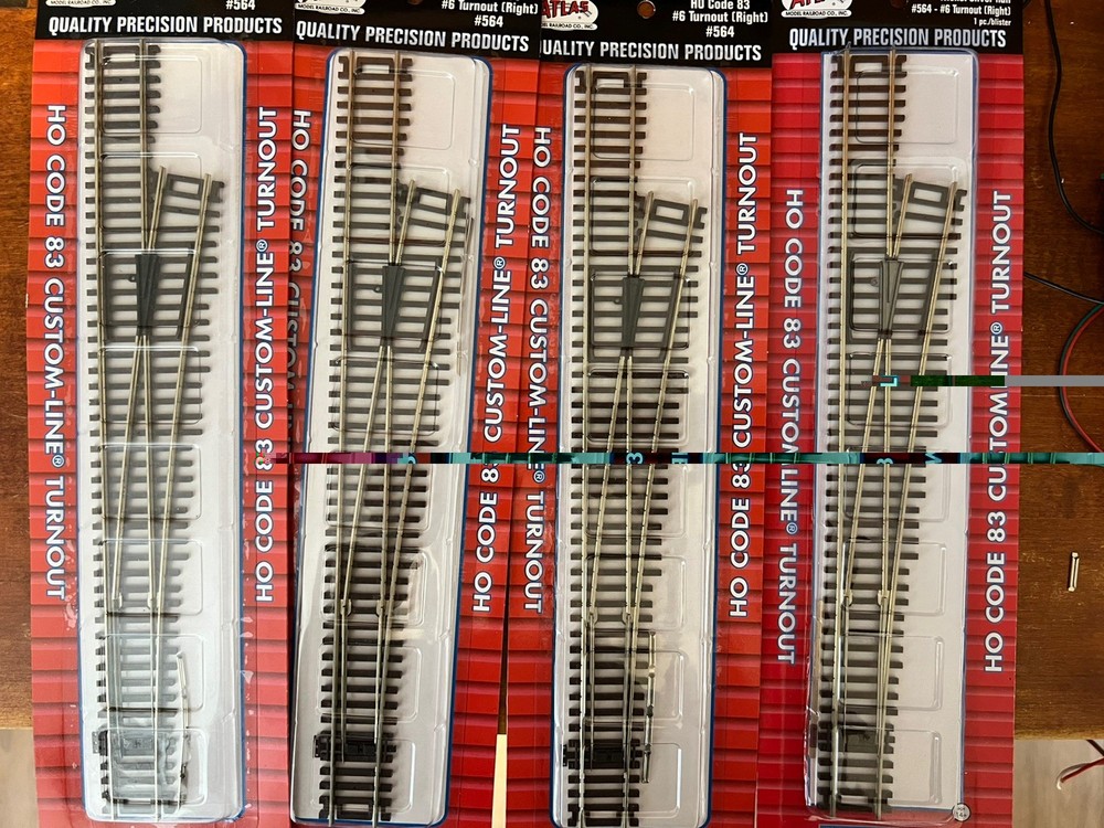 4-HO Scale Code 83  #6Turnout (right) - Atlas #564