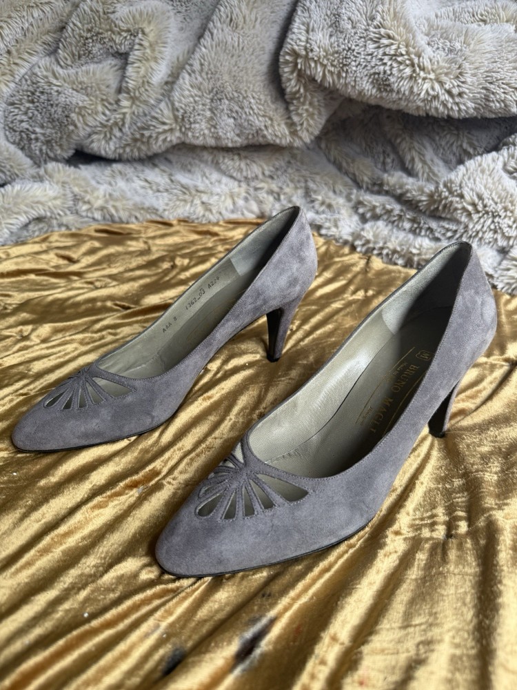 🥿 Bruno Magli Italy Gray Suede Heels AAA Size 8 Cutout Toe Vero Cuoio Vintage