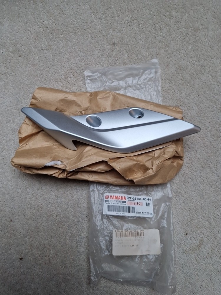 New Genuine Yamaha Tracer MT09 2015-2016 Right Hand Guard Cover Handlebar