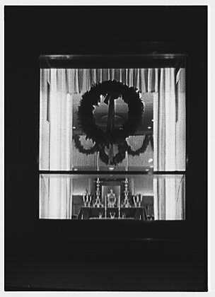 Steuben Glass, business at 718 5th Ave., New York City. Window detail, vertical