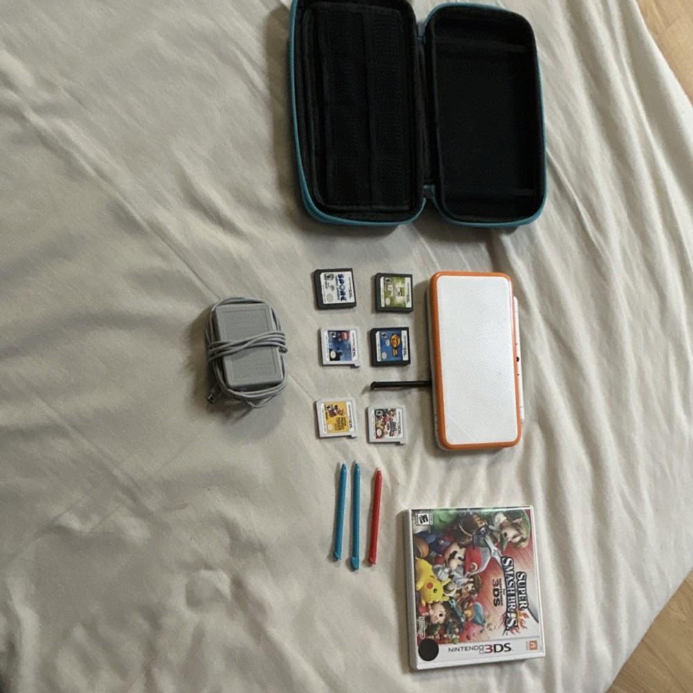 Nintendo 2DS XL Console Lot w/ Games, Styluses, Charger, Cases and  6 games.
