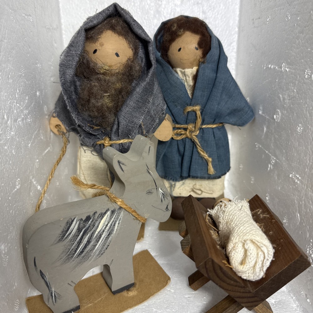 Vtg Christmas Nativity Wood Mary, Joseph, Baby Jesus In Mager