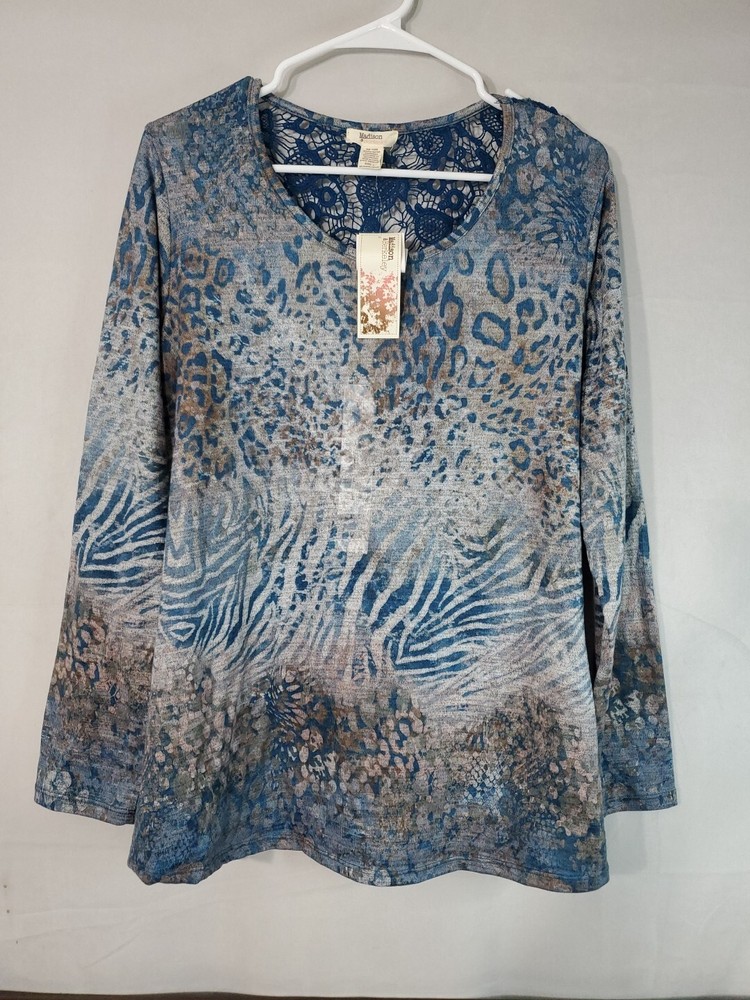 MADISON & BERKELEY Blouse Women's Size Large Blue Crochet Lace back Animal Print