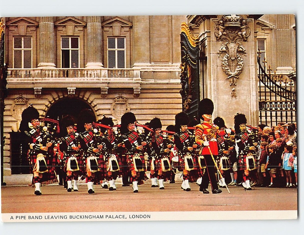 Postcard A Pipe Band Leaving Buckingham Palace London England