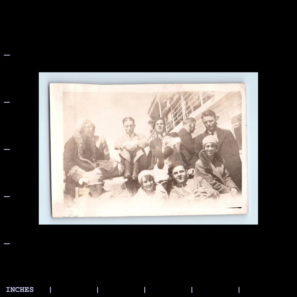 Old Vintage Photo FLAPPER ERA MEN WOMEN SHIP DECK LIFTING LEG SHOE