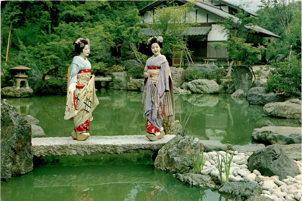 Kyoto, Maiko girls, Yuzen Silk, Darari-No-Obi, traditional Postcard
