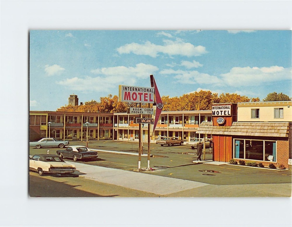 Postcard International Motel Sault Ste. Marie Michigan USA