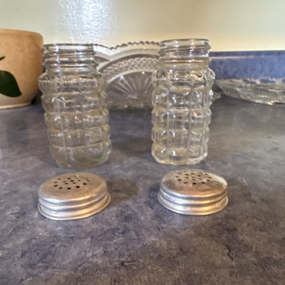 Vintage anchor hocking  Glass Salt & Pepper Shakers Set of 2 w/ Metal Lids 3in
