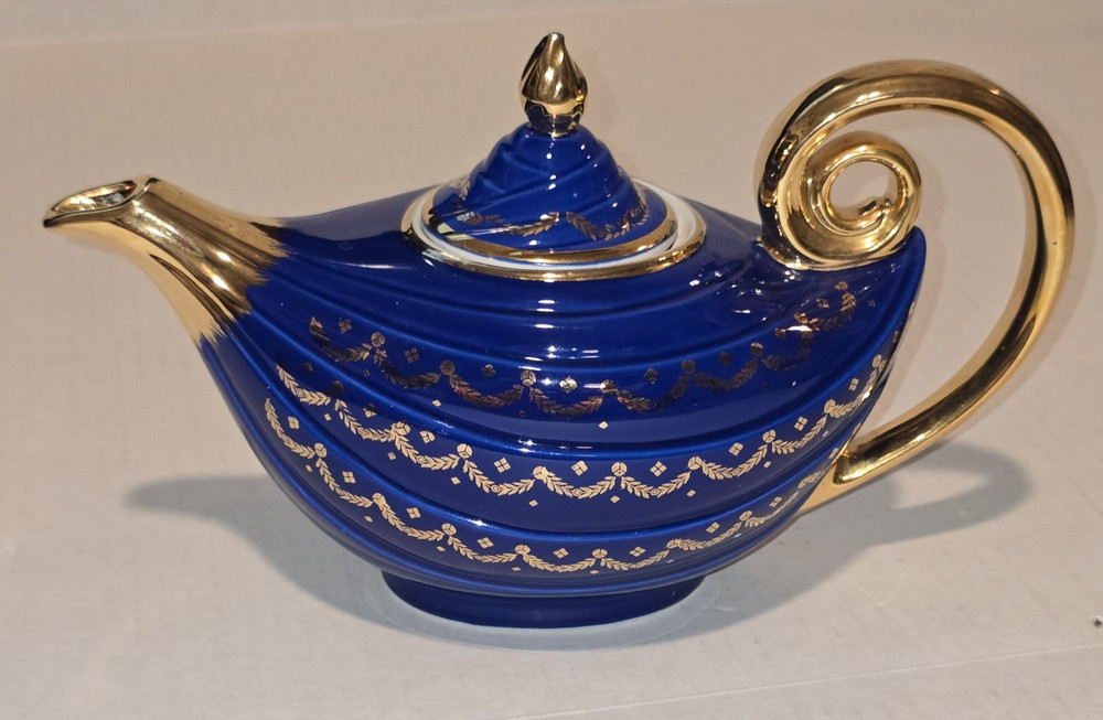 Vintage Hall USA 6 Cup Blue with Gold Tone Trim Aladdin Teapot 0676GL