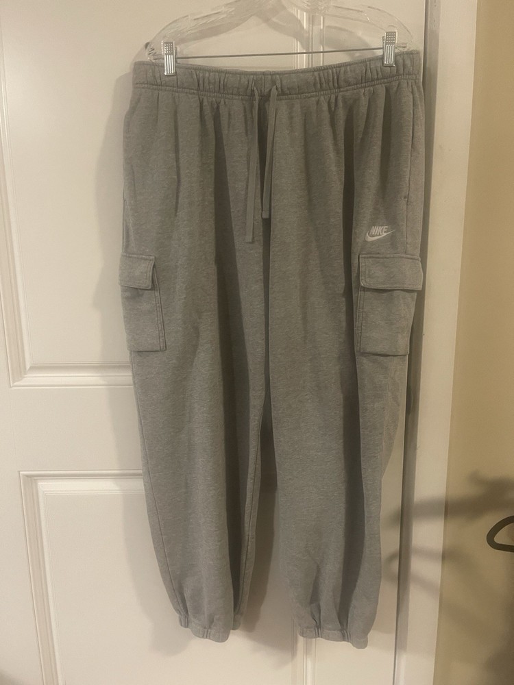 Nike Sportswear Club Men’s Fleece Cargo Joggers Sweatpants Gray Heather Size XL