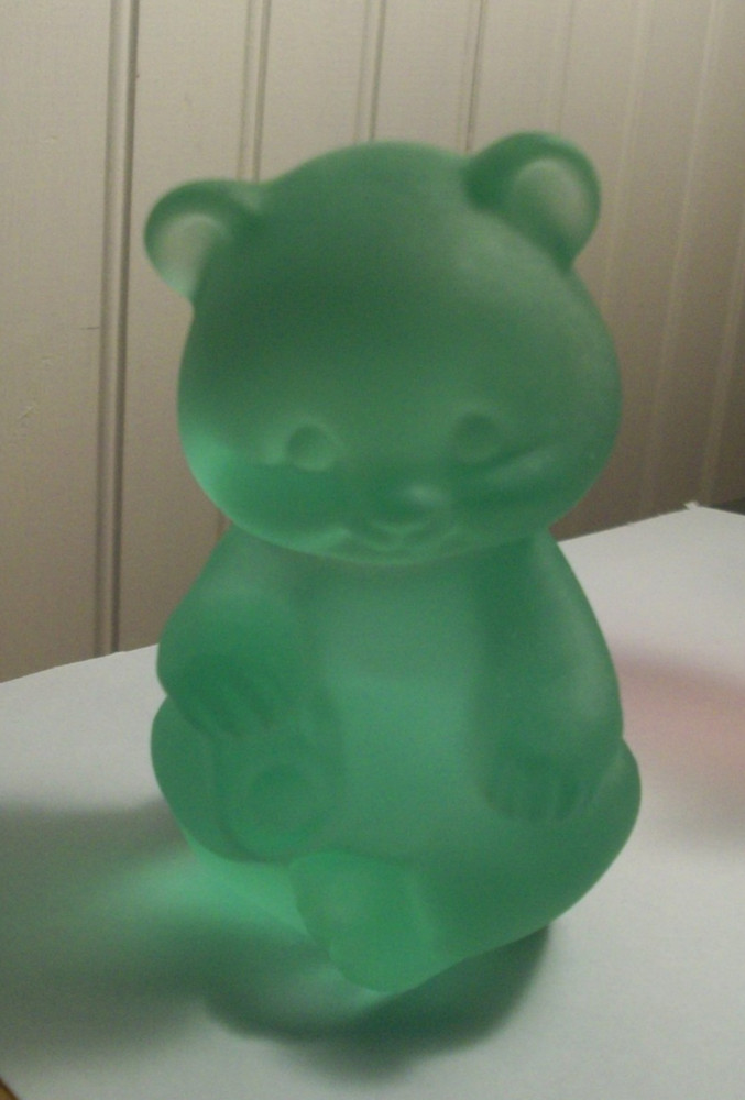 Viantage FENTON frosted green art glass 3 1/2