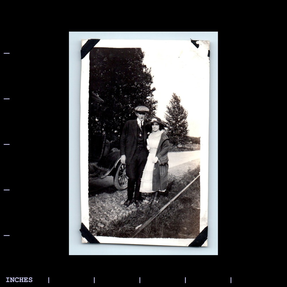 Old Vintage Photo AFFECTIONATE MAN WOMAN COUPLE CLASSIC CAR SHADOW