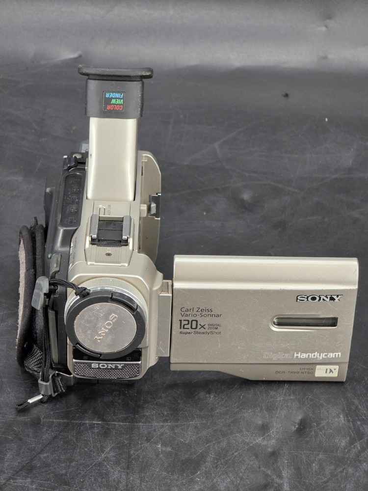 Sony DCR-TRV8 MiniDV Camcorder Carl Zeiss 120x Zoom NightShot  ( For Parts )