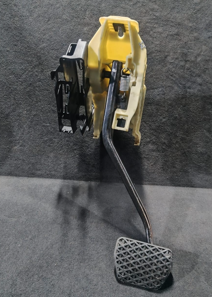 BMW X6  E70 F15 E71 F16 BRAKE PEDAL FOOT LIVER CLUSTER OEM - 6791900