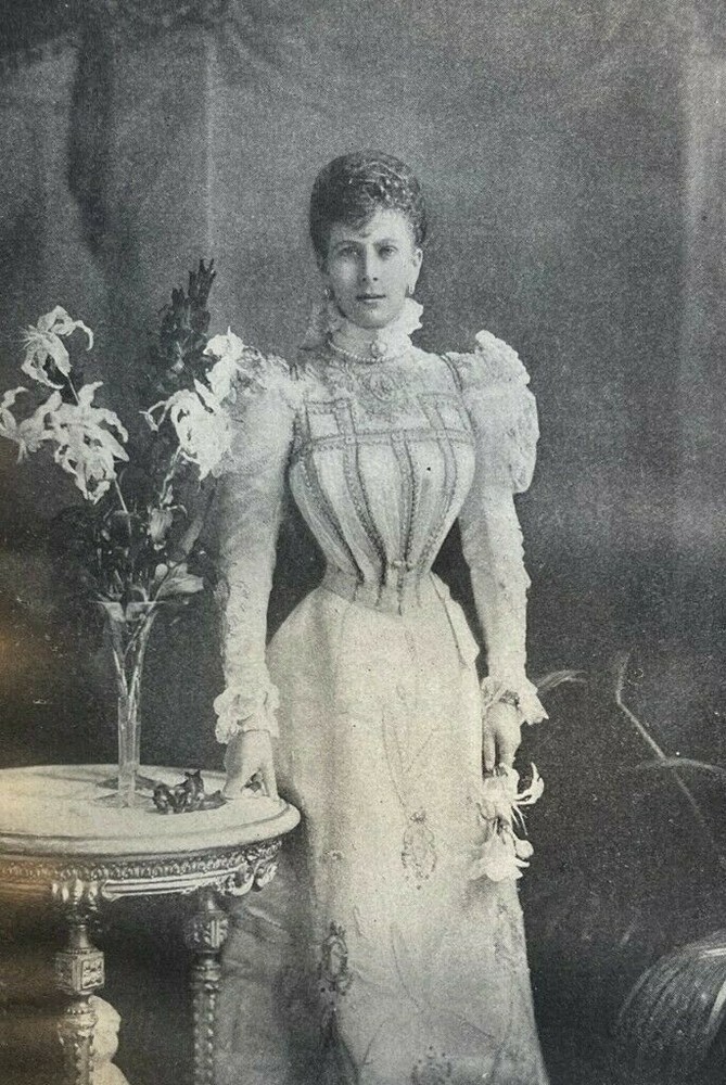 1910 Vintage Illustration Queen Mary of England