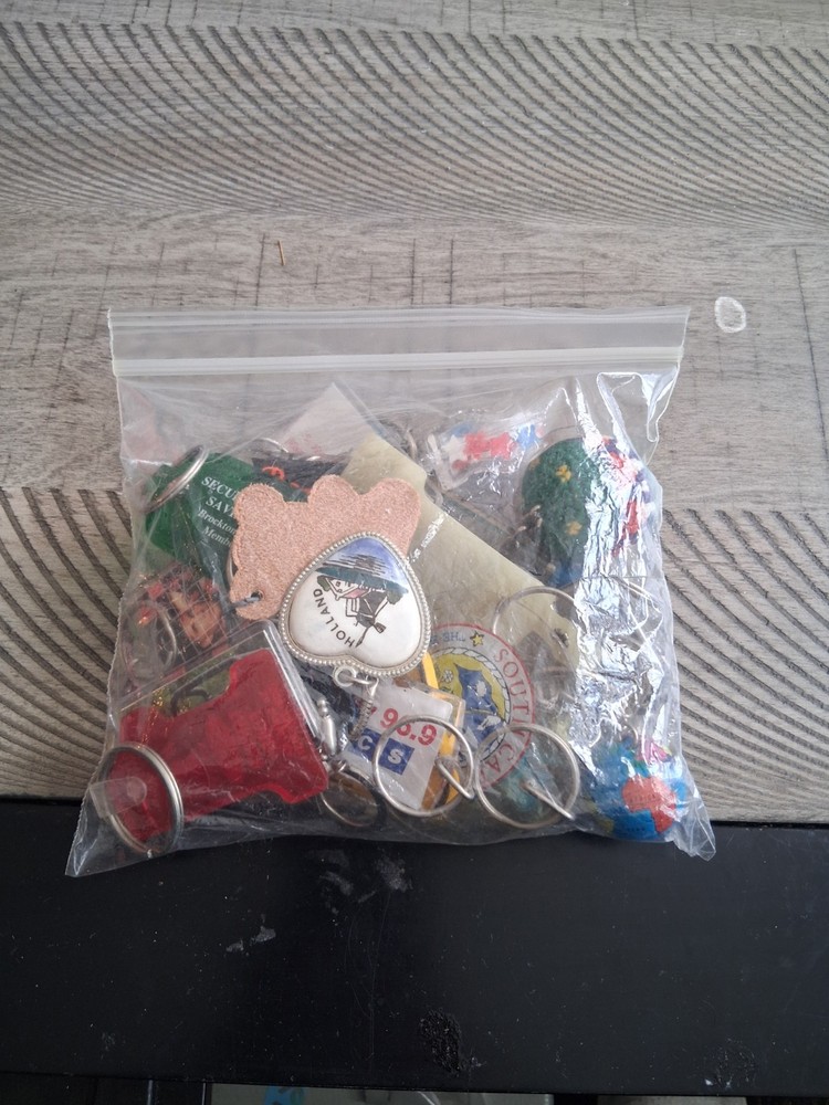 Assorted Lot of 20 vintage key chains - Various types