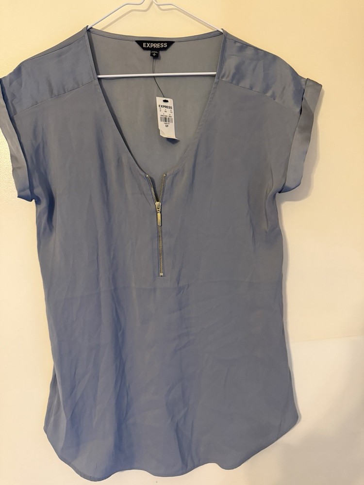 MWT Express Silver/Grey Cap Sleeve W/Hem 3/4 Zipper Women's Top Size S/P NWT NEW
