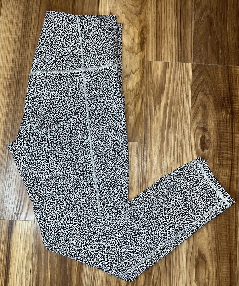 Athleta Salutation Stash Pocket II Textured 7/8 Tight Legging  Leopard Size S