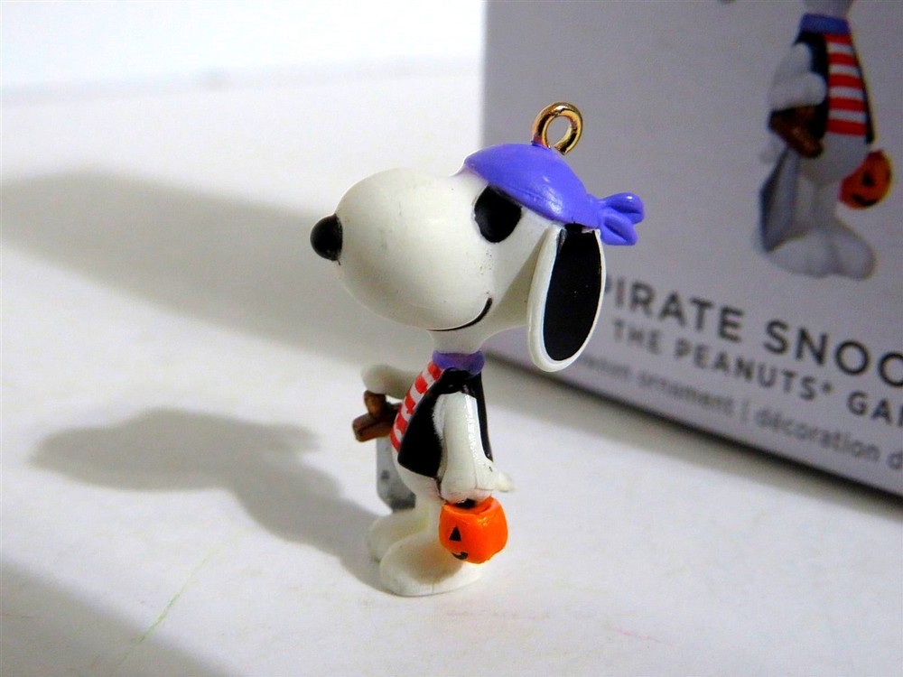 SNOOPY PEANUTS CHARLIE BROWN HALLMARK CHRISTMAS HALLOWEEN MINI ORNAMENT 2021